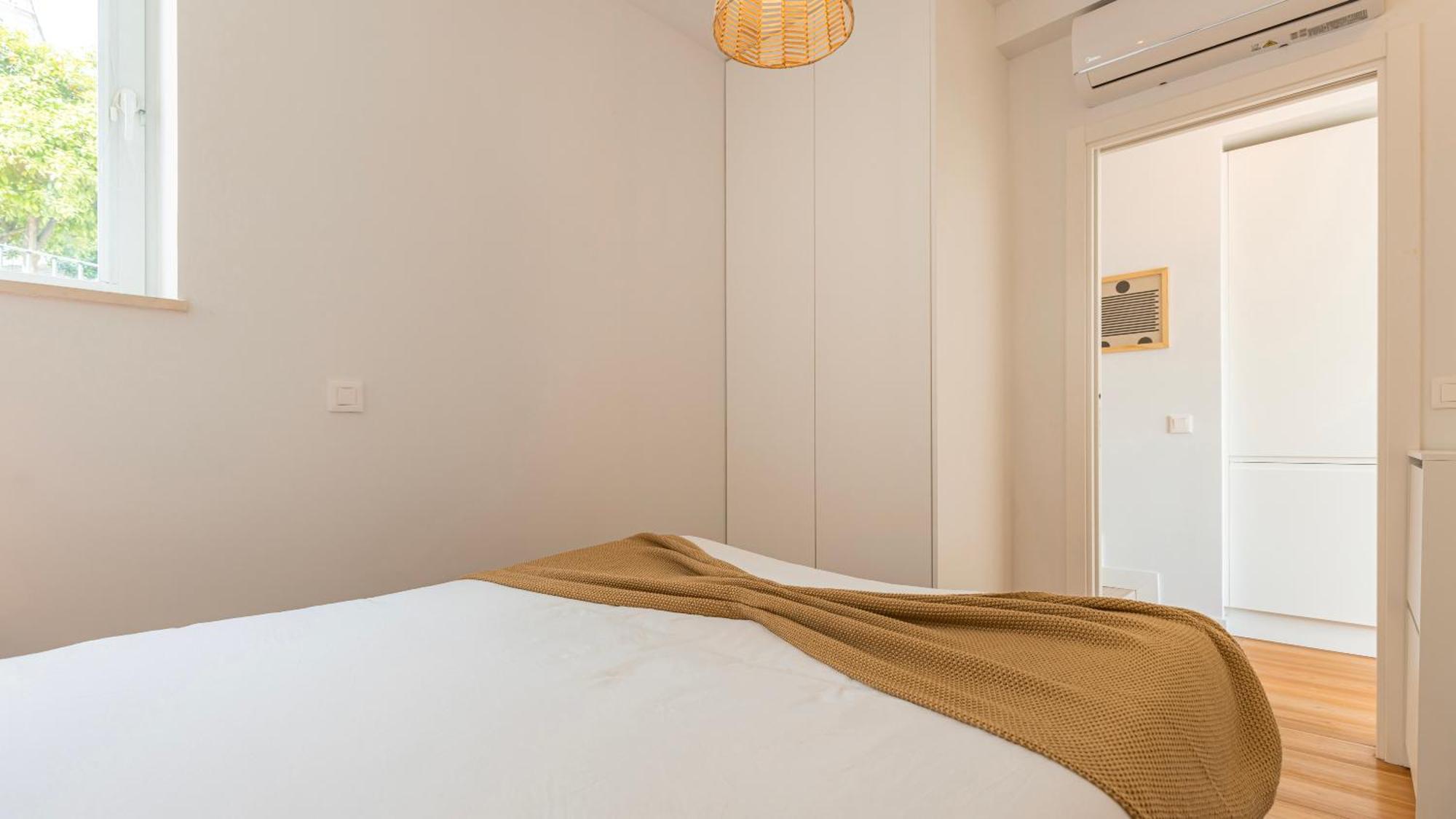 Classy 2bdr House With Balcony By Lovelystay * Lissabon
