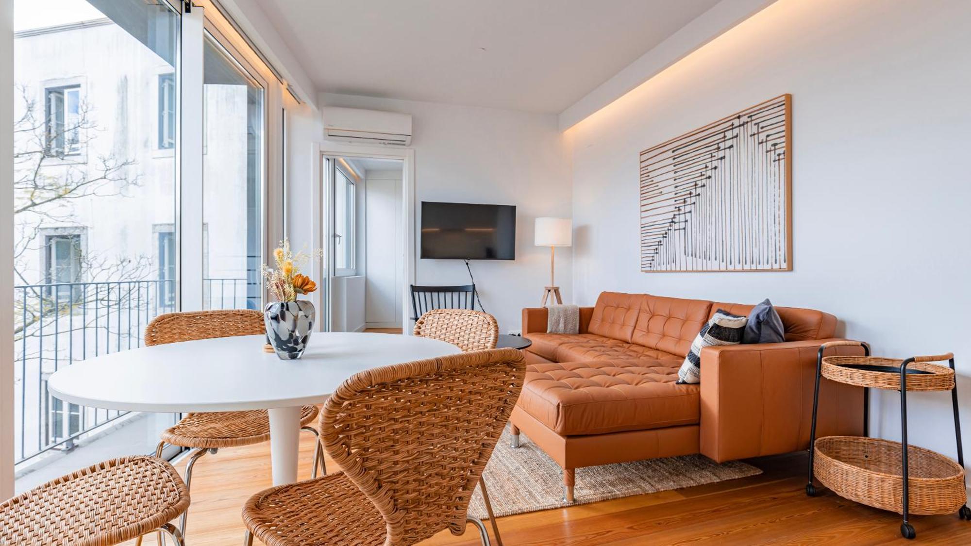 Classy 2bdr House With Balcony By Lovelystay * Lissabon